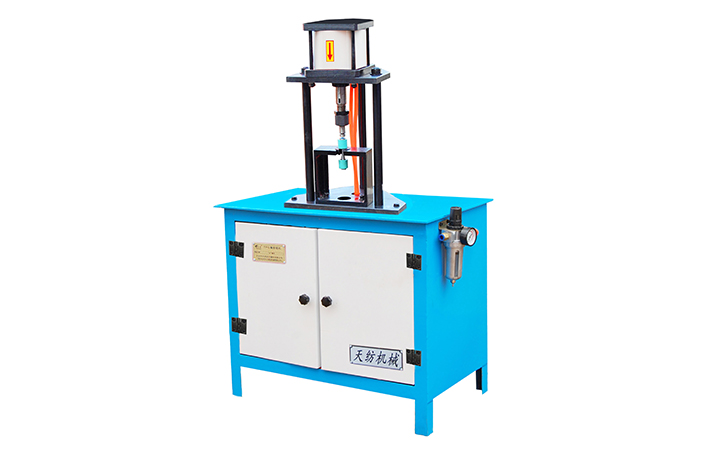 TPG-1三柱式氣壓套膠輥機(jī).jpg